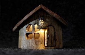 THE LITTLE GIRL’S HOUSE